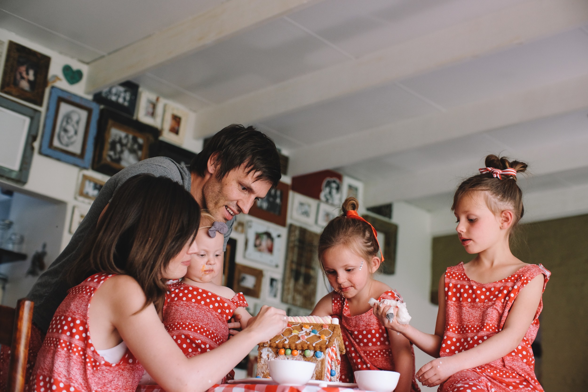 How to make a Gingerbread House with Gingerbread House Kits SA